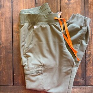 Figs Zamora jogger moss green